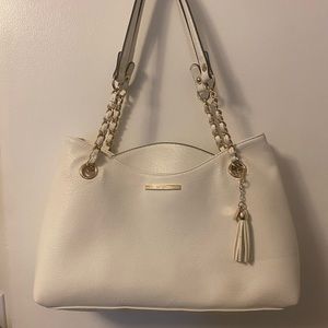 Cream/white Jessica Simpson purse/Lightly Used. Smoke Free home.